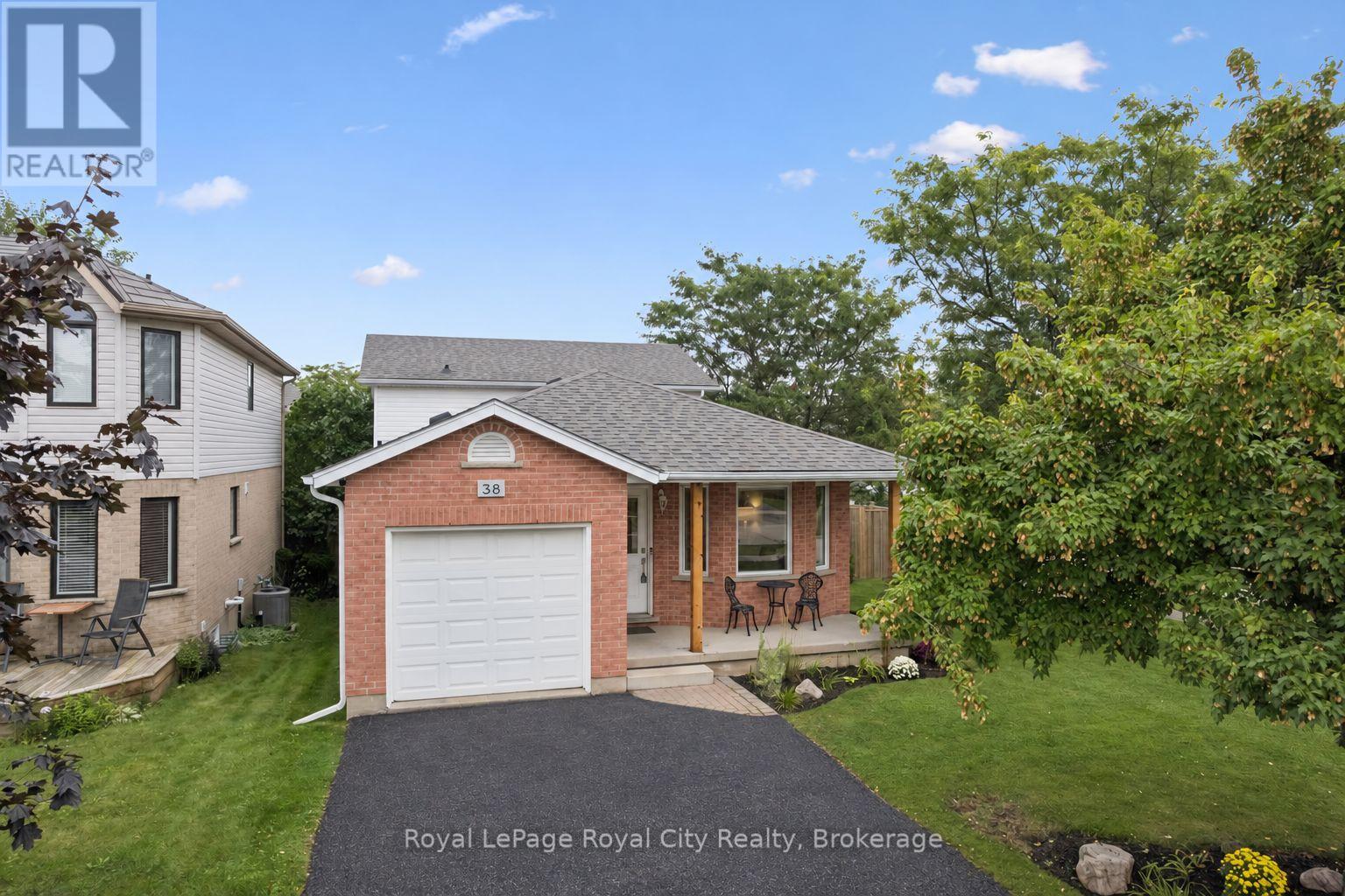 38 BORLAND DRIVE, Guelph (Clairfields/Hanlon Business Park) — photo 1