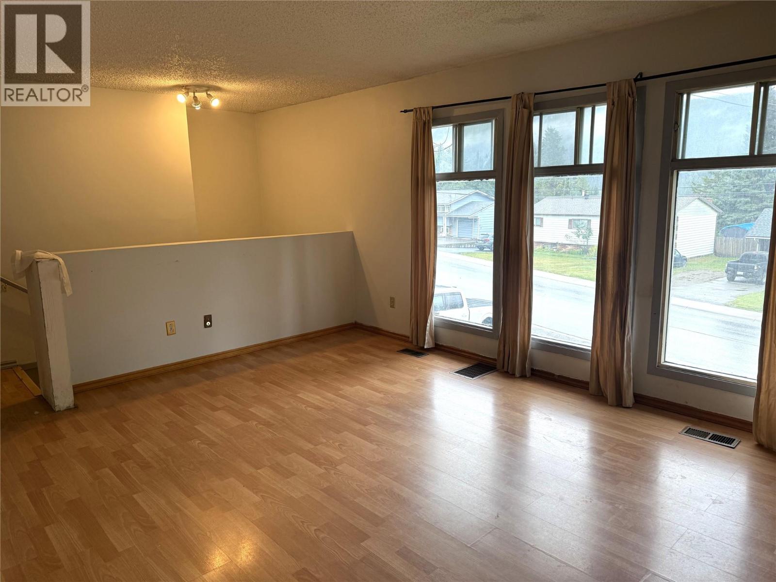 907 Alpine Way - 10