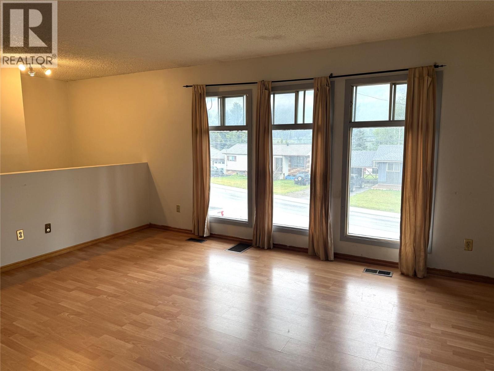 907 Alpine Way - 16