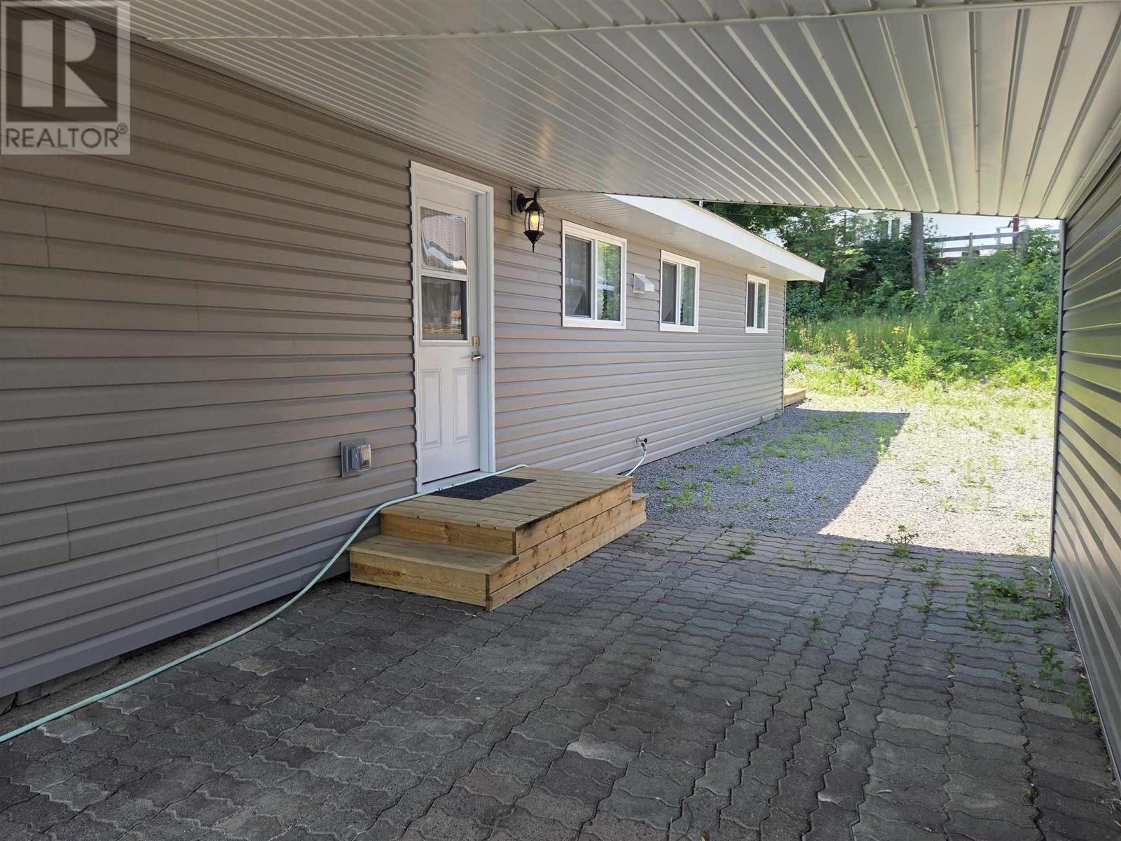9 Central AVE, Elliot Lake — photo 2