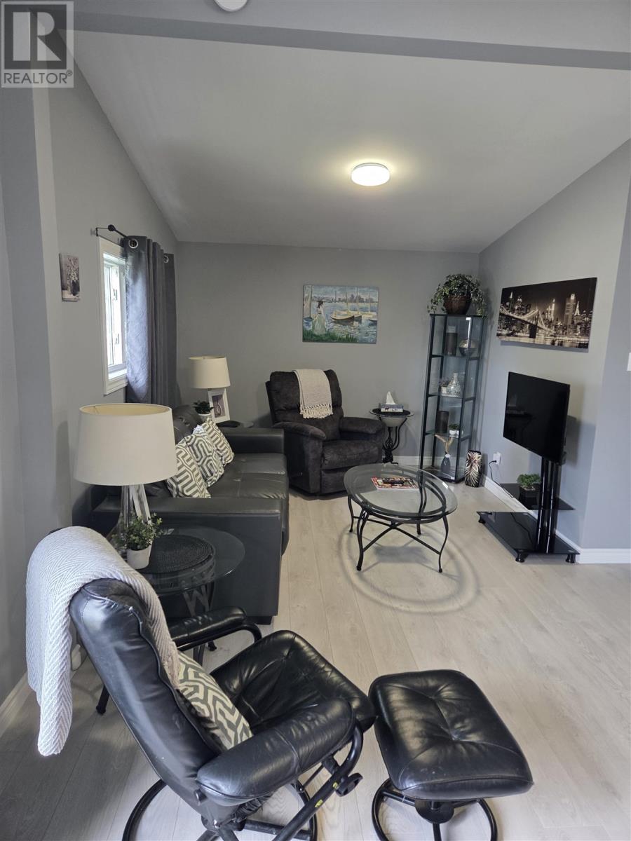 9 Central AVE, Elliot Lake — photo 8
