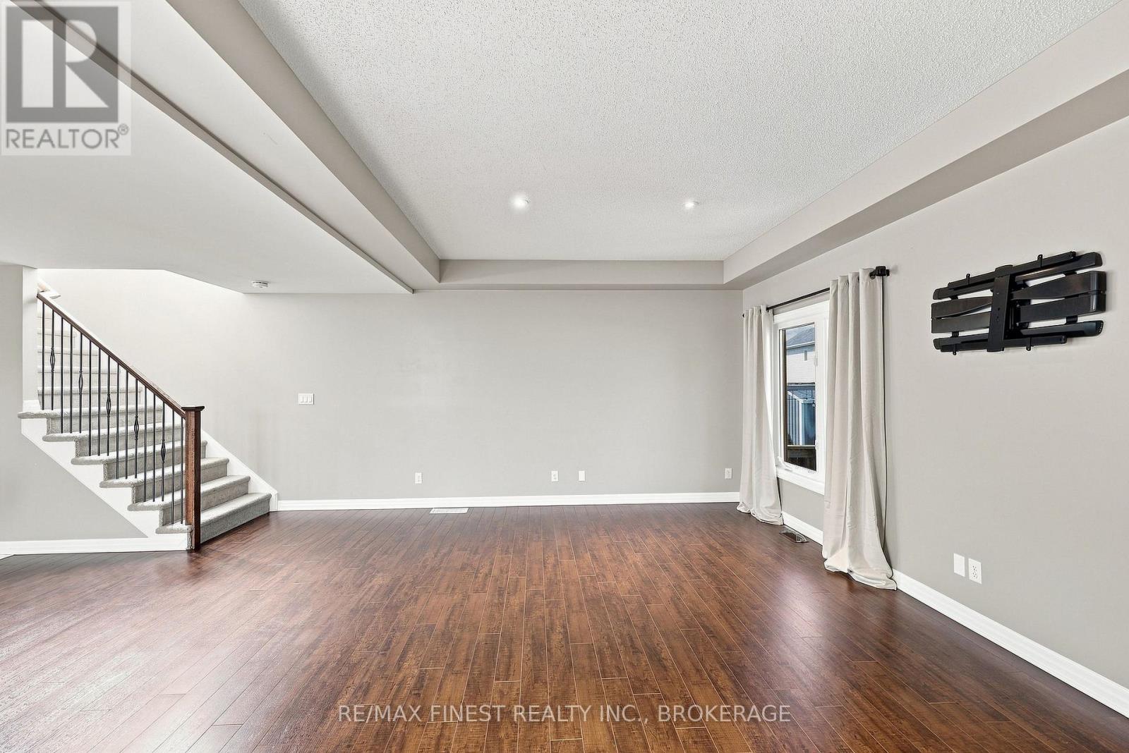 1660 CRIMSON CRESCENT - Image 25