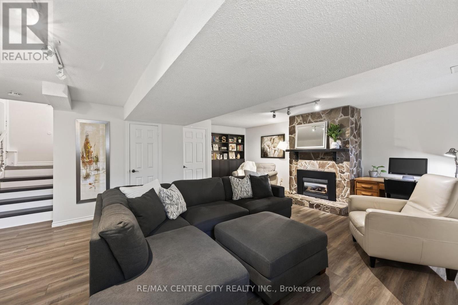 71 ARDSLEY ROAD - 28