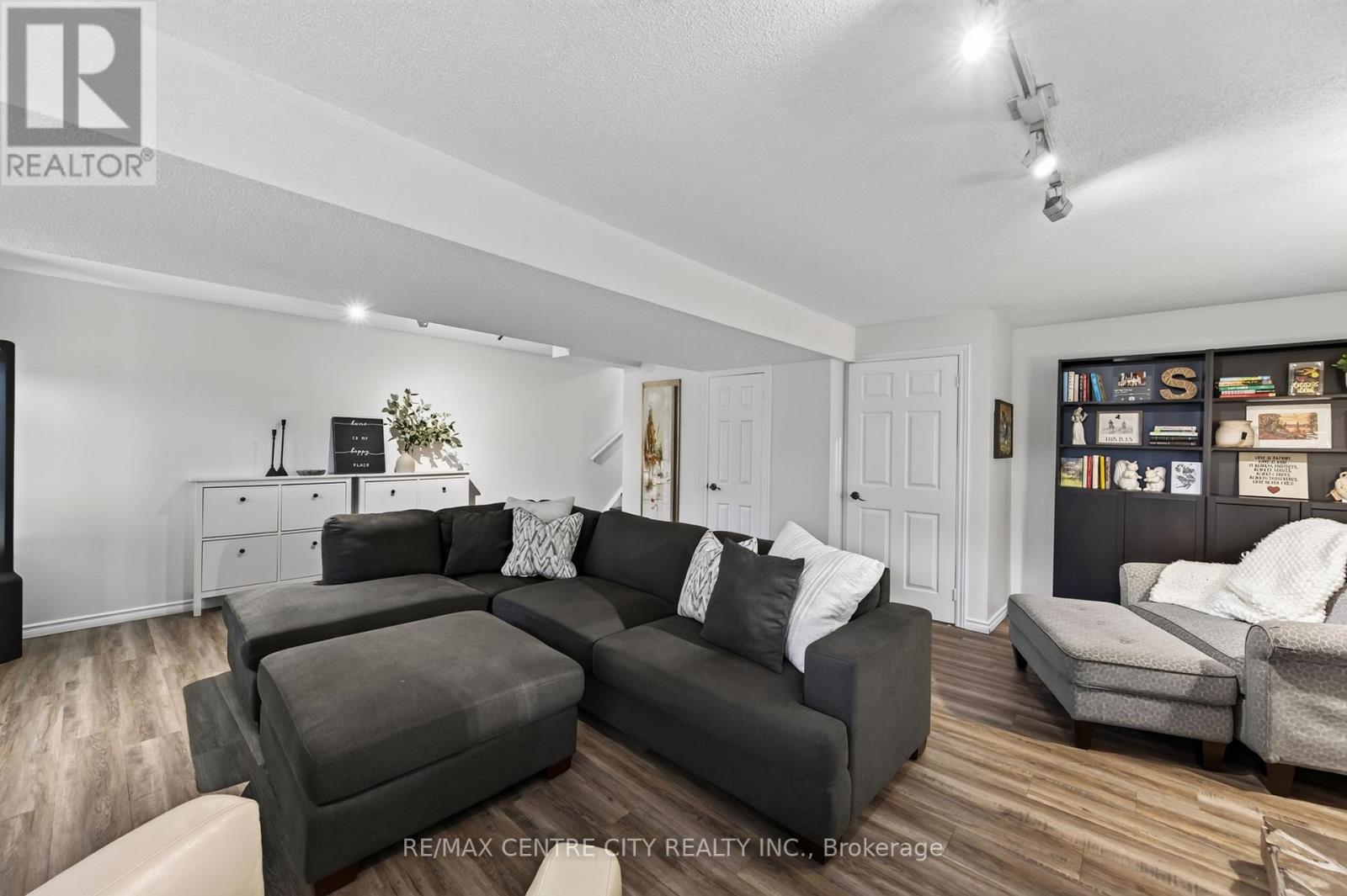 71 ARDSLEY ROAD - 30