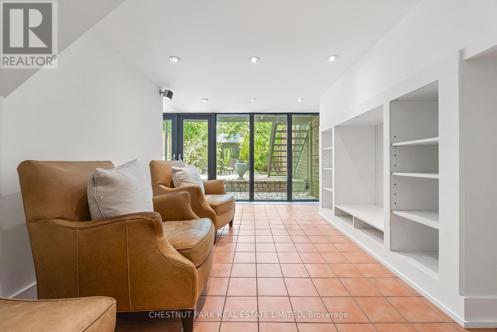211 SNOWDON AVENUE - 25