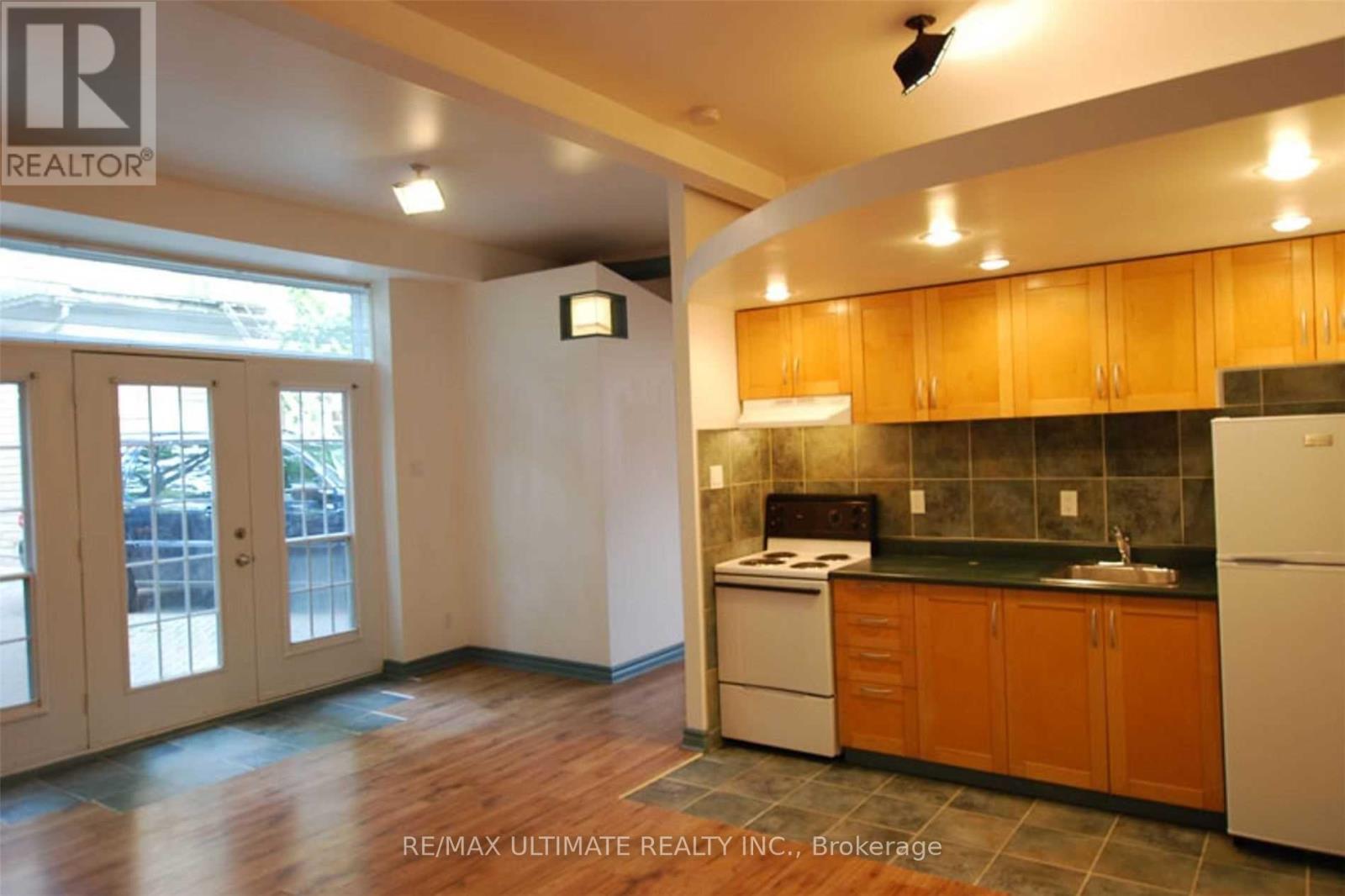 93 SPADINA ROAD - 7