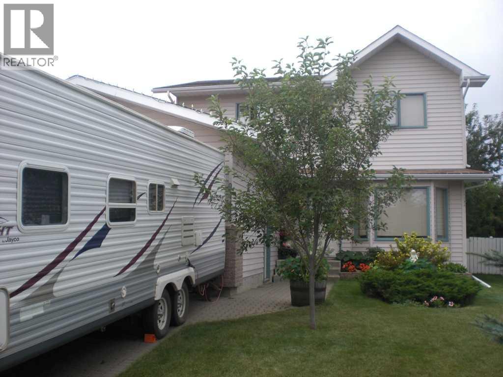 9441 64 Avenue - 1