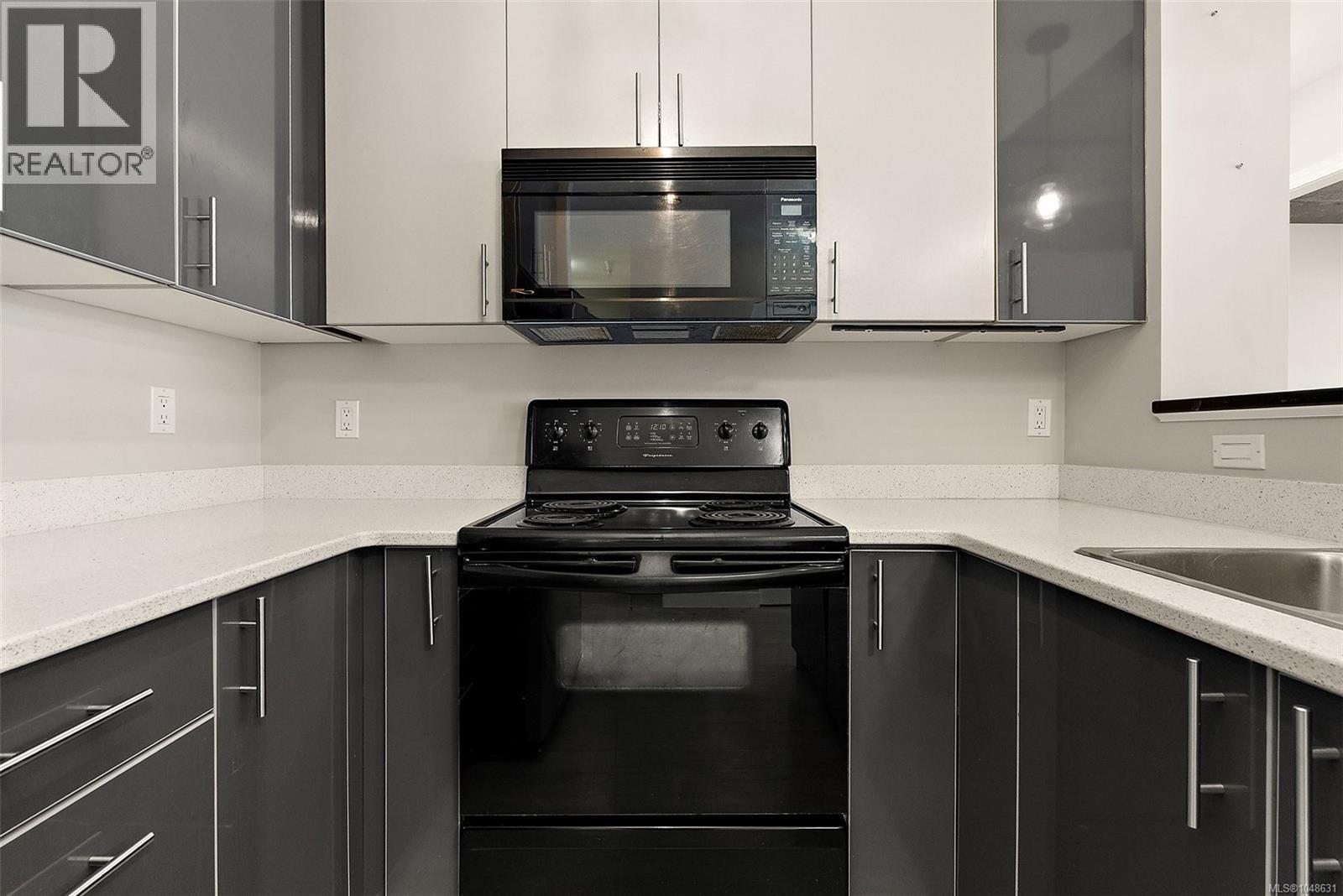 #301 860 View St - 22
