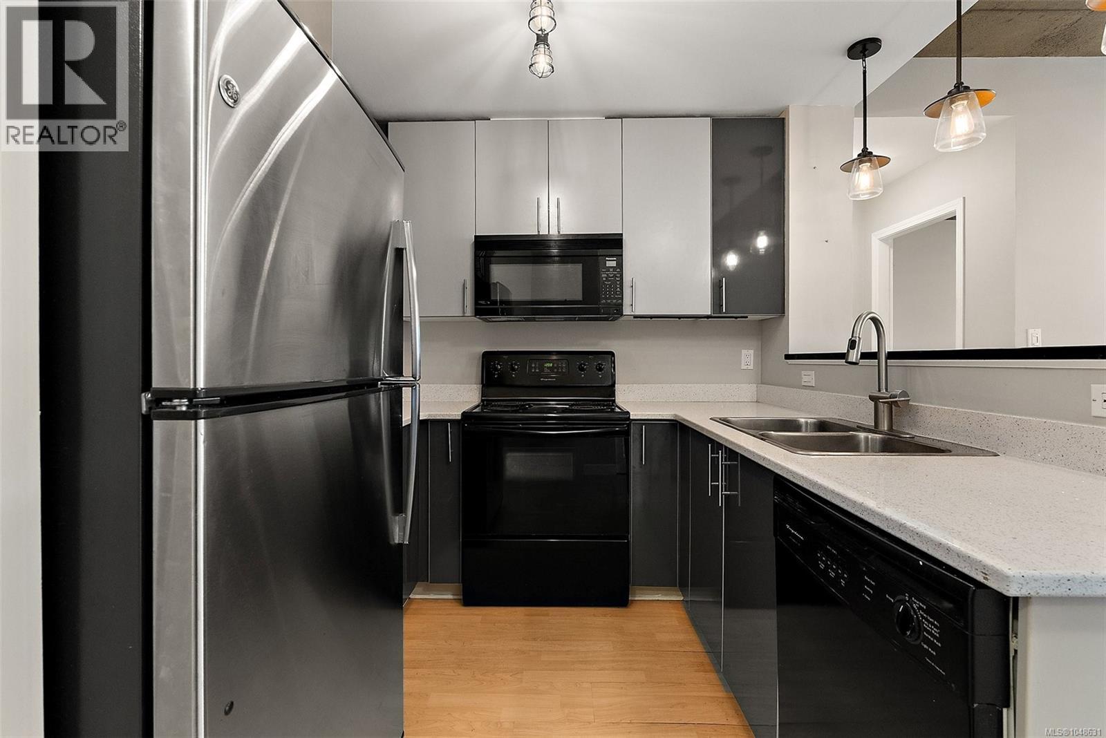 #301 860 View St - 24