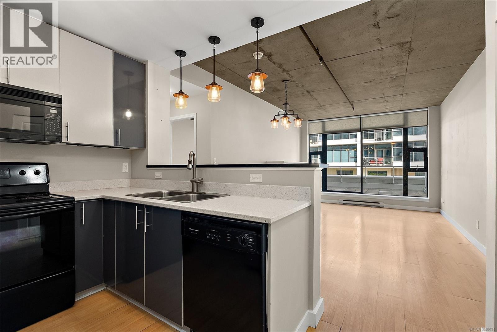 #301 860 View St - 23