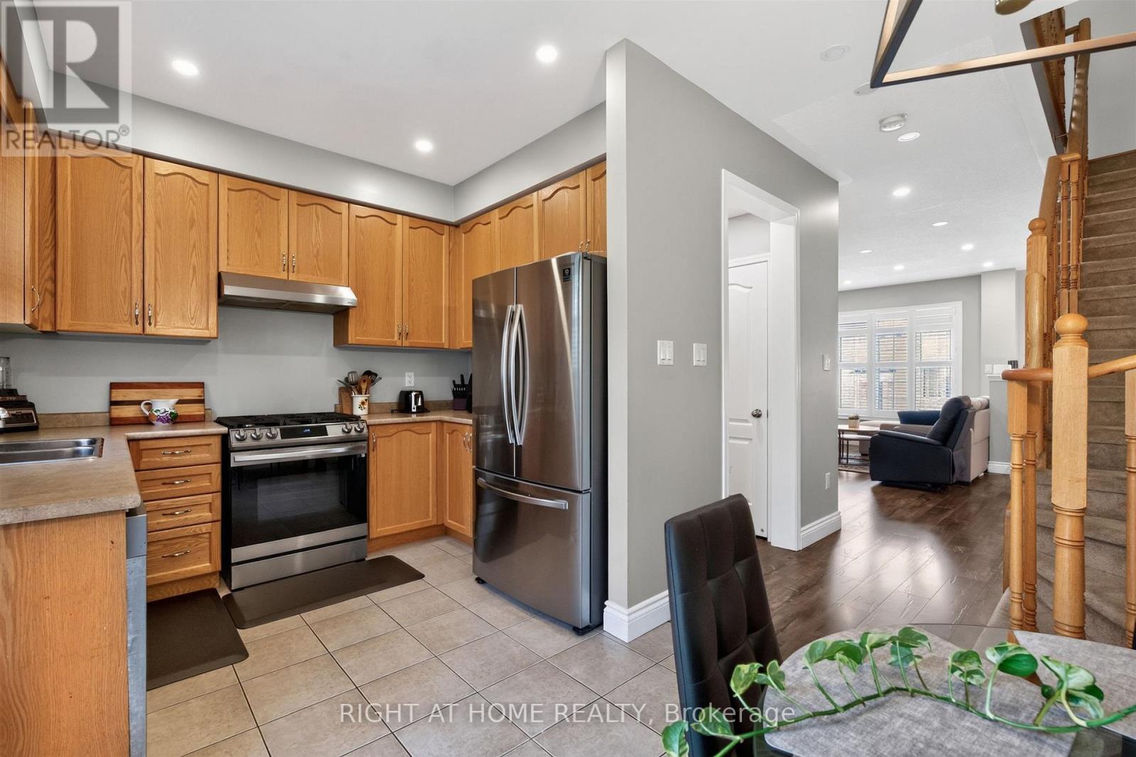 7201 TRIUMPH LANE - 8