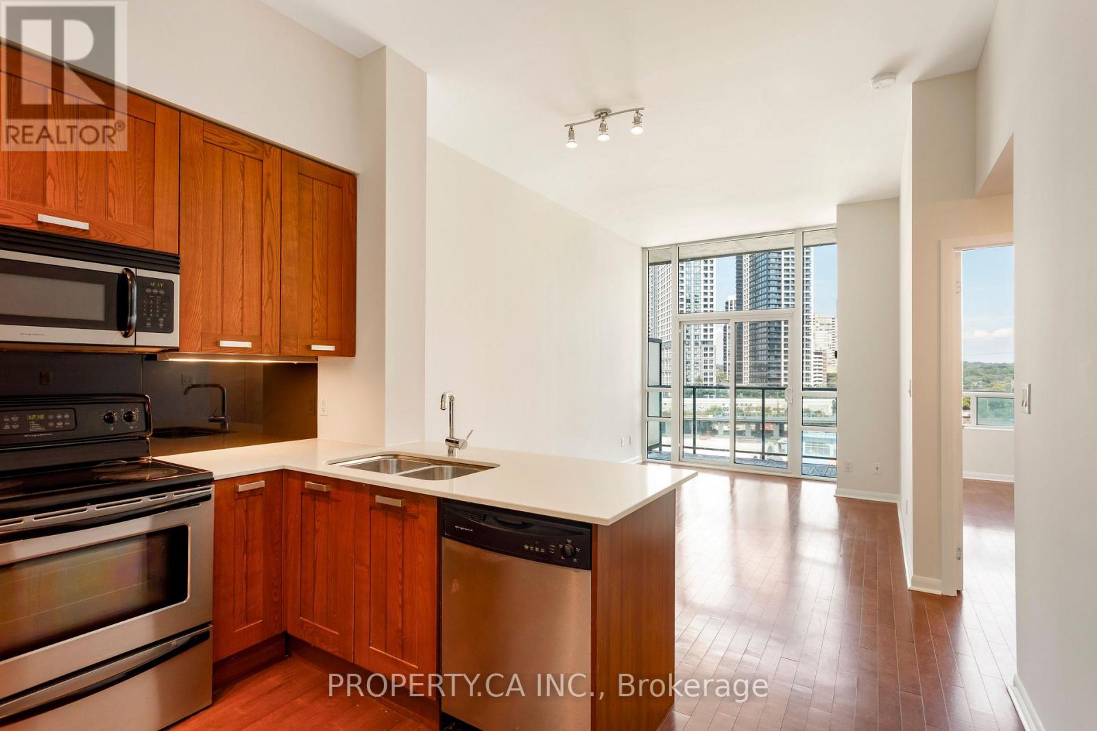 #703 3391 BLOOR STREET W - Image 7
