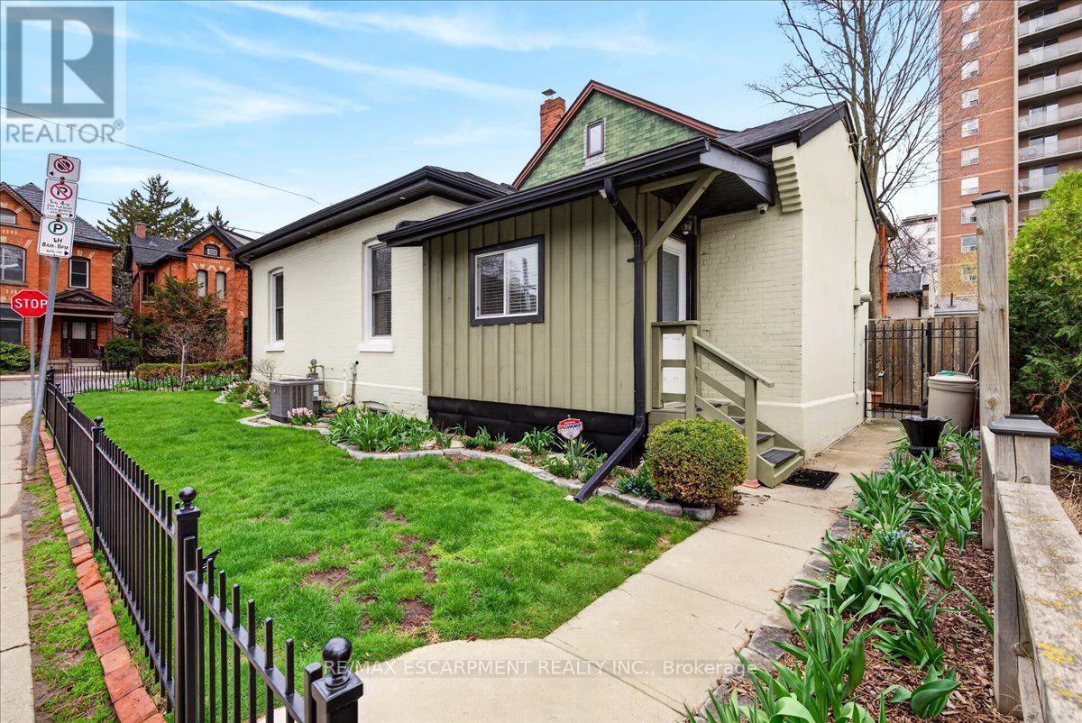 139 QUEEN STREET S - 27