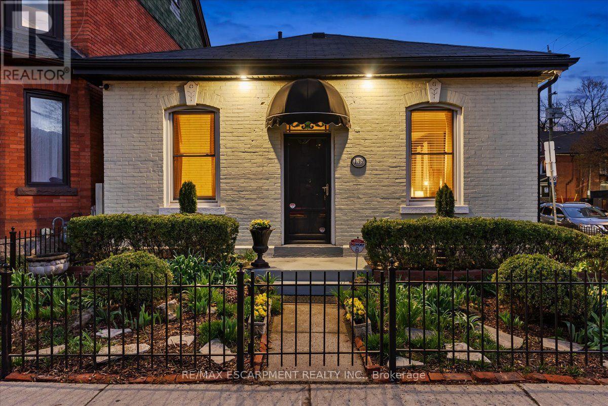 139 QUEEN STREET S - 33