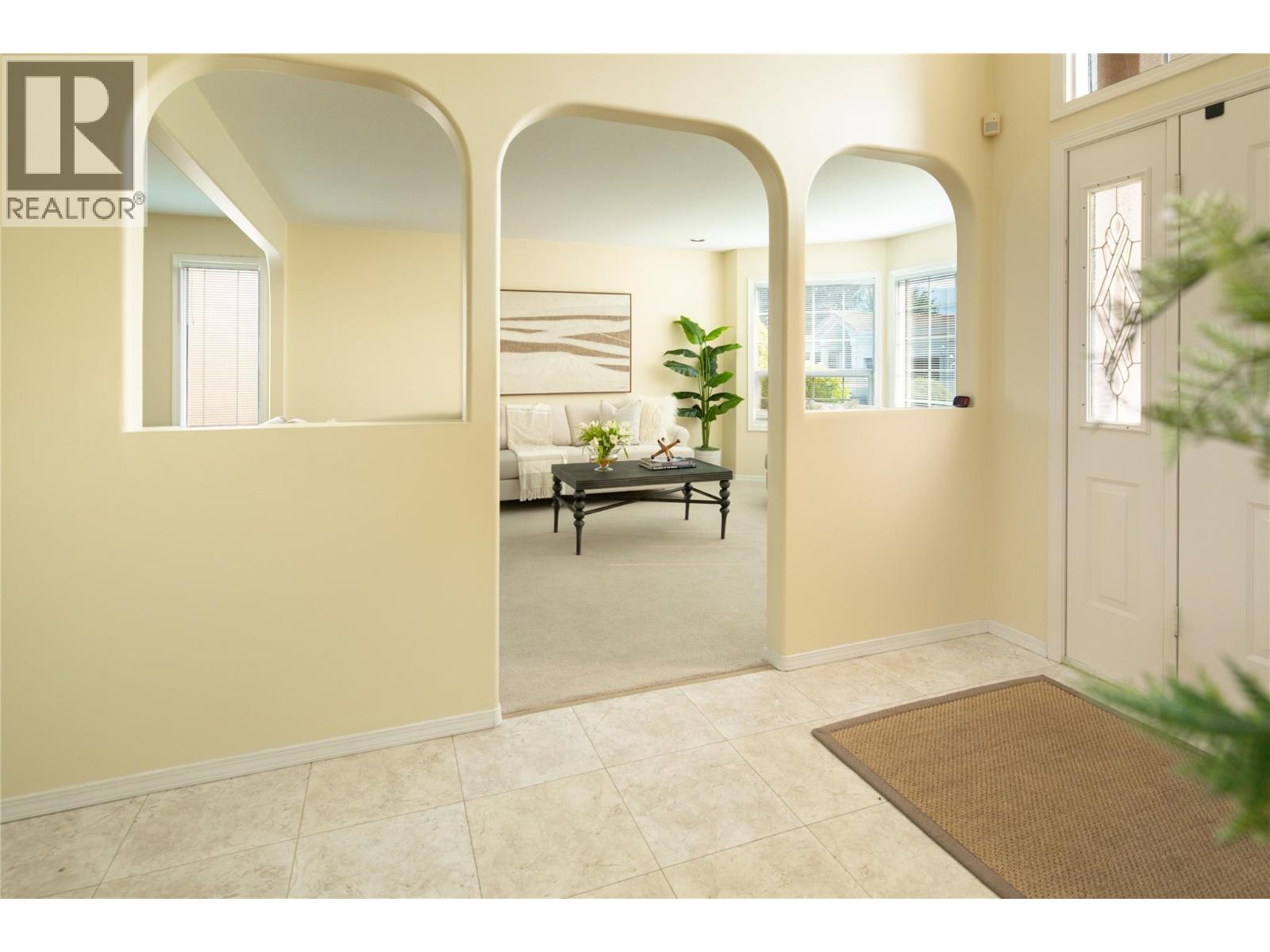 305 650 Lexington Drive, Kelowna