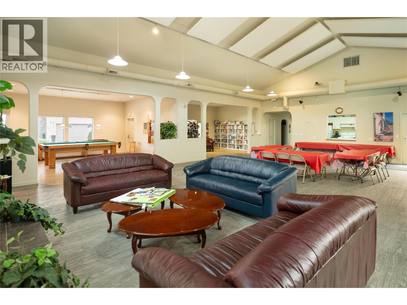 305 650 Lexington Drive, Kelowna