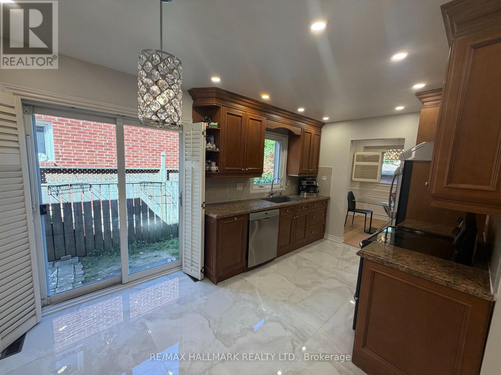 27 PUGSLEY AVENUE, Richmond Hill (Crosby) — photo 6