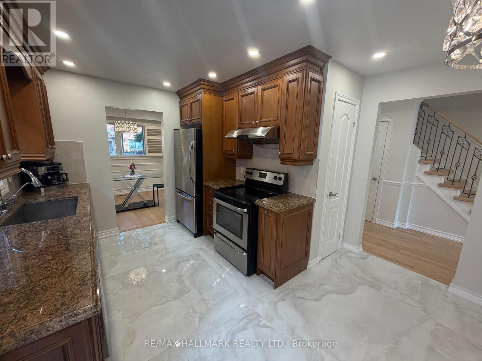 27 PUGSLEY AVENUE, Richmond Hill (Crosby) — photo 7