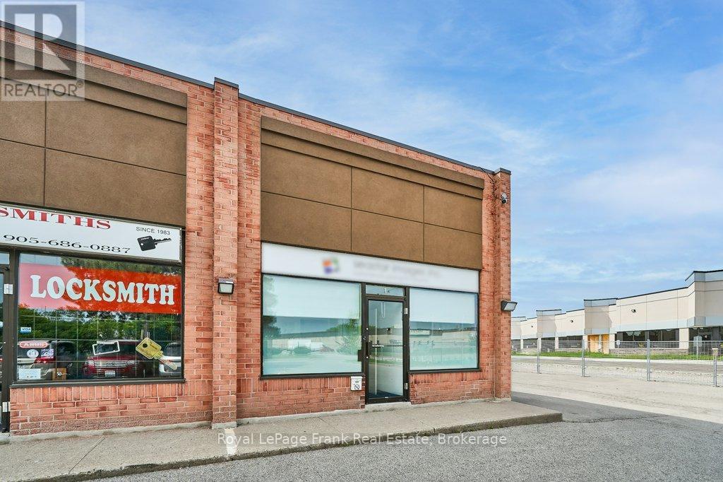 1 - 676 MONARCH AVENUE, Ajax (South West) — photo 2