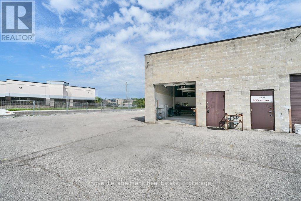 1 - 676 MONARCH AVENUE, Ajax (South West) — photo 3