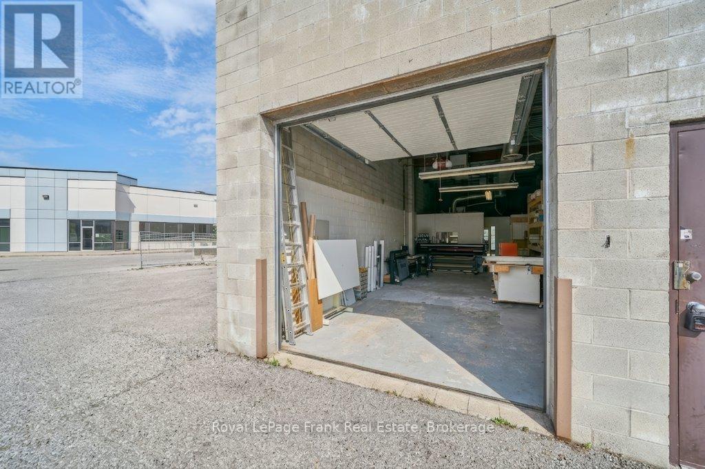 1 - 676 MONARCH AVENUE, Ajax (South West) — photo 4