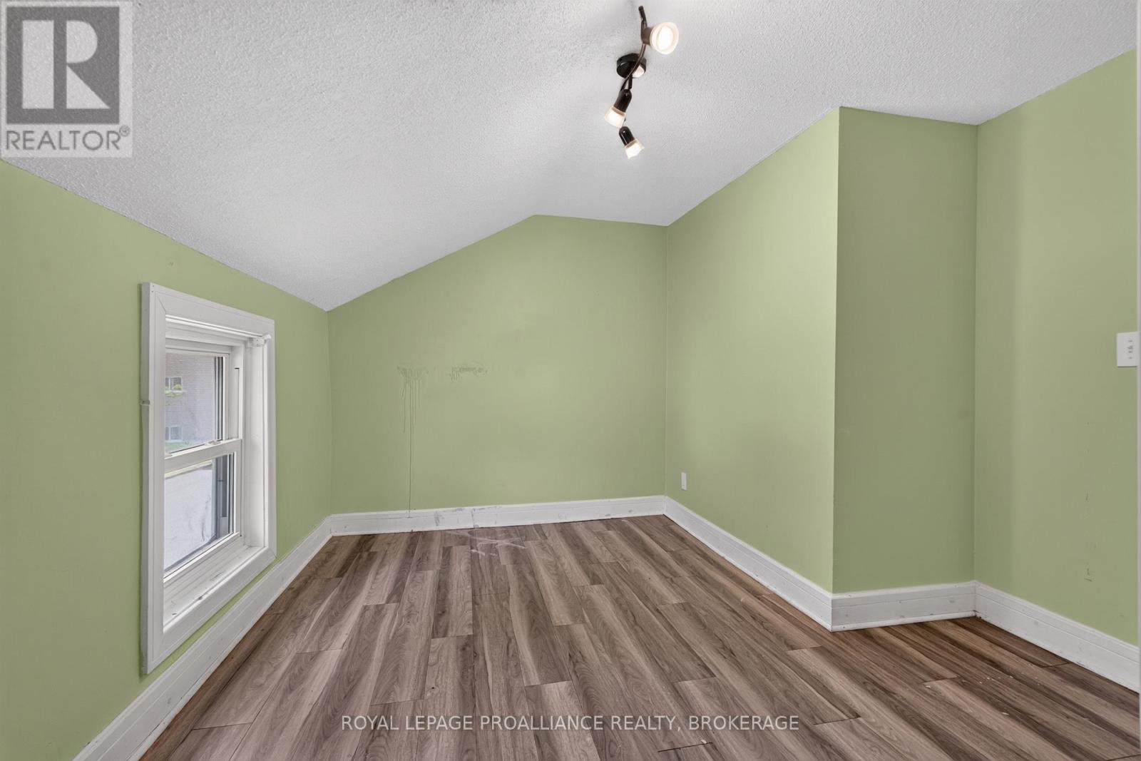 196 YORK STREET - 15