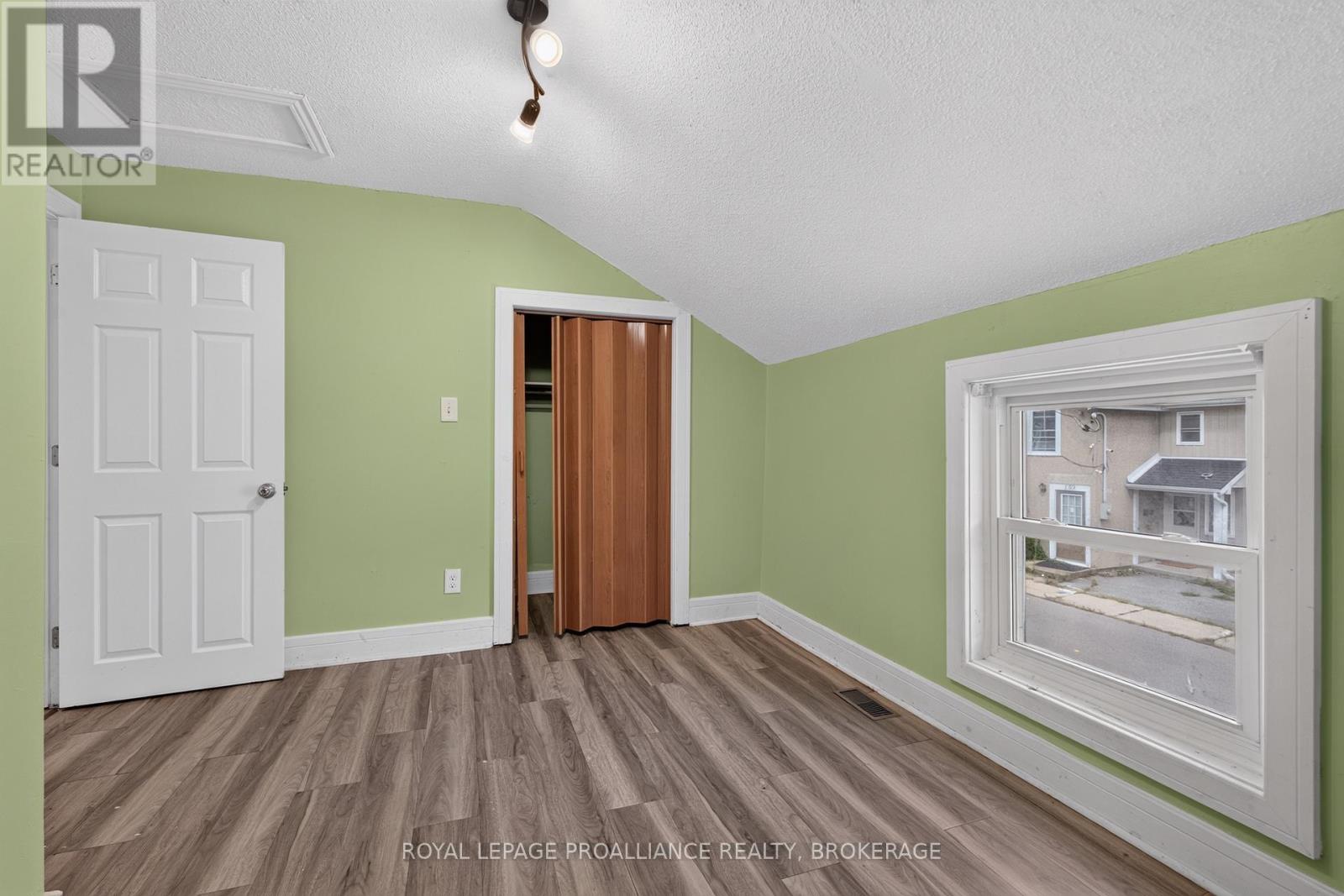 196 YORK STREET - 16