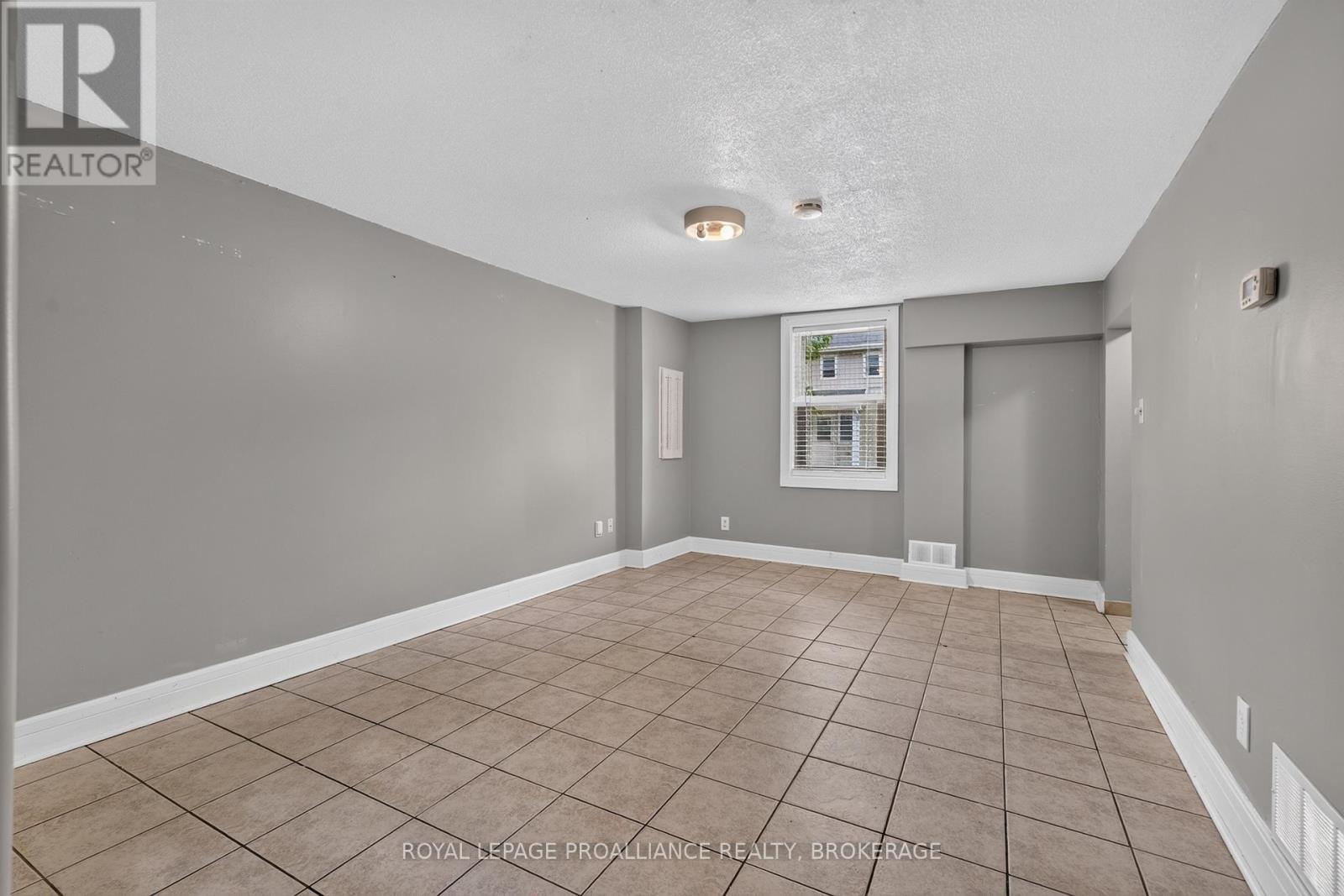 196 YORK STREET - 4