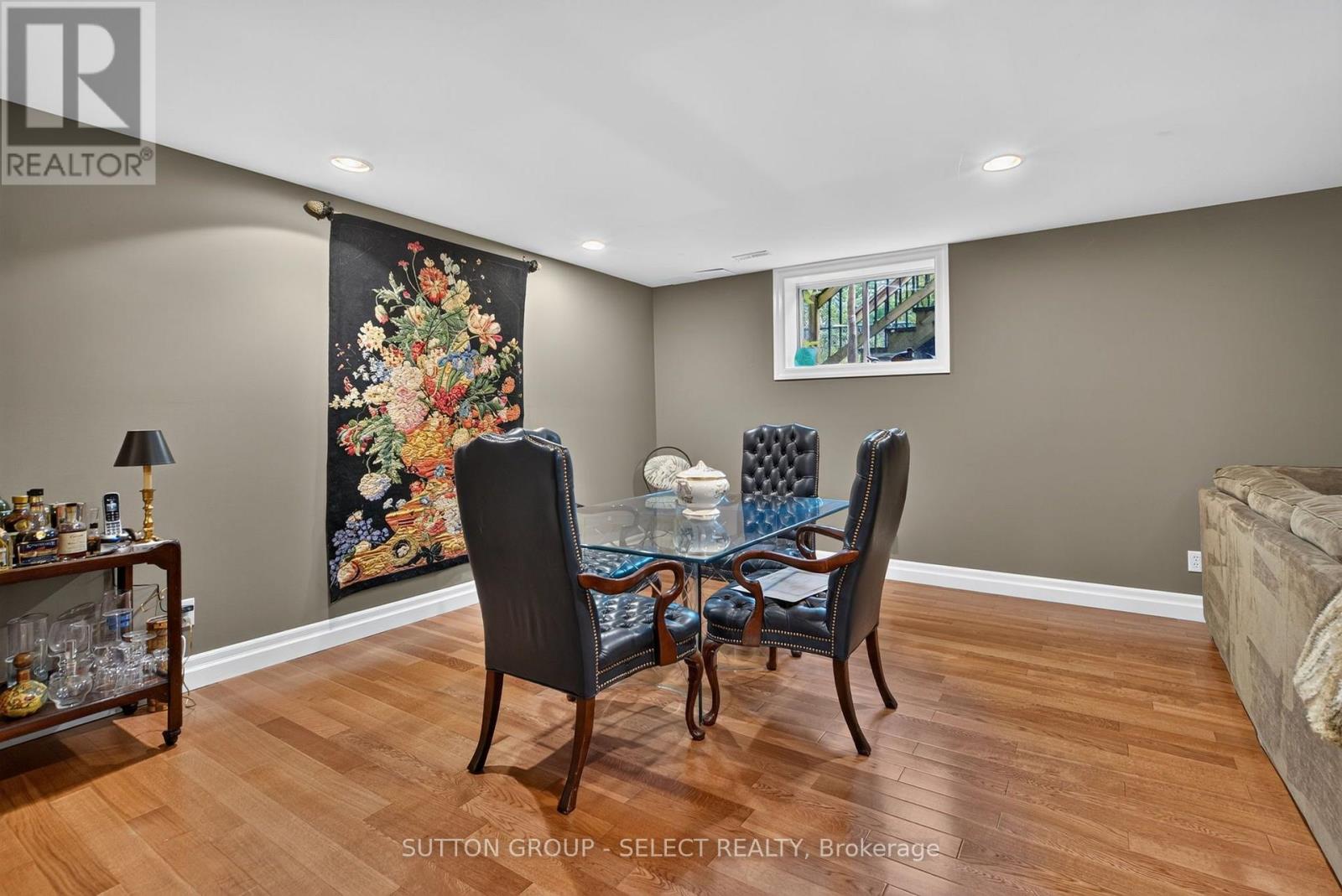 #32 124 NORTH CENTRE ROAD - 17