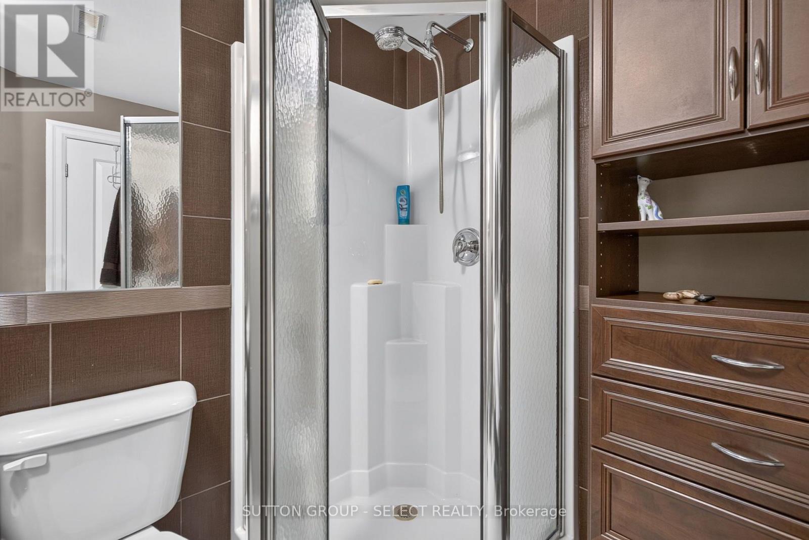 #32 124 NORTH CENTRE ROAD - 22