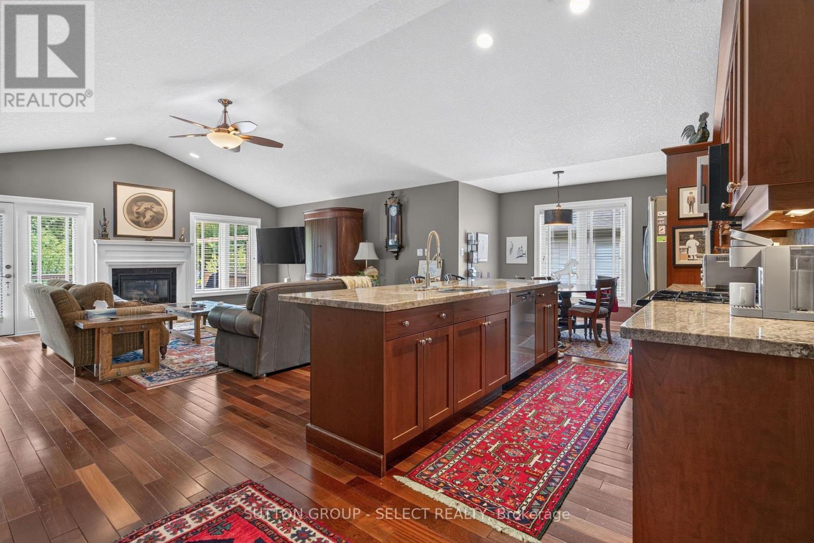 #32 124 NORTH CENTRE ROAD - 6