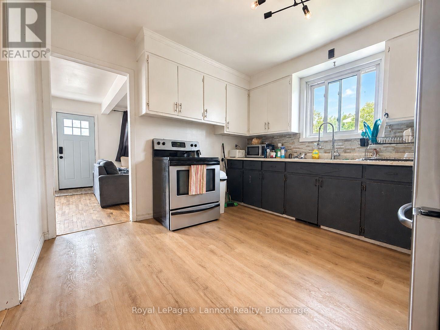 498 GRENVILLE AVENUE - 7