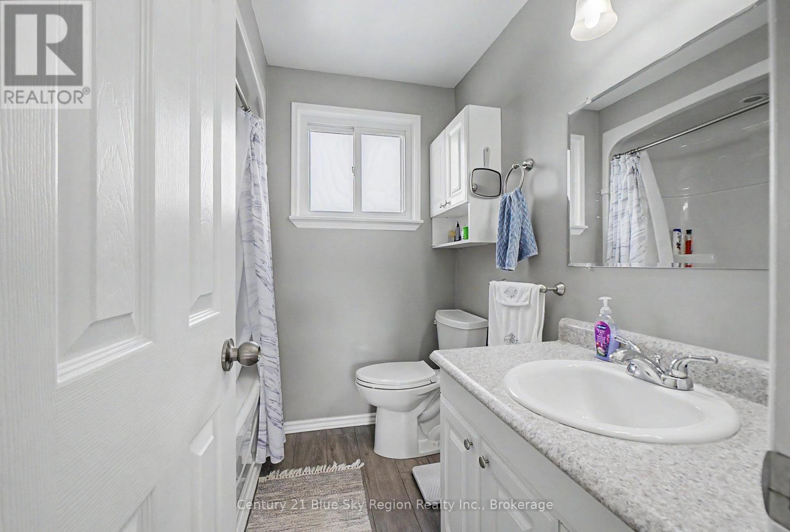 108 TWEEDSMUIR DRIVE - 28