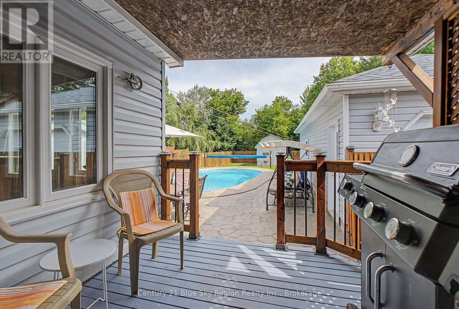 108 TWEEDSMUIR DRIVE - 30