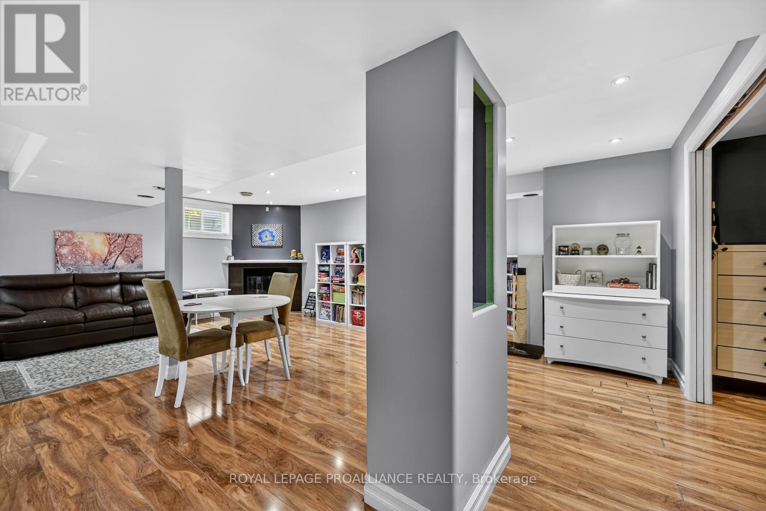1014 CRESTWOOD DRIVE - 28