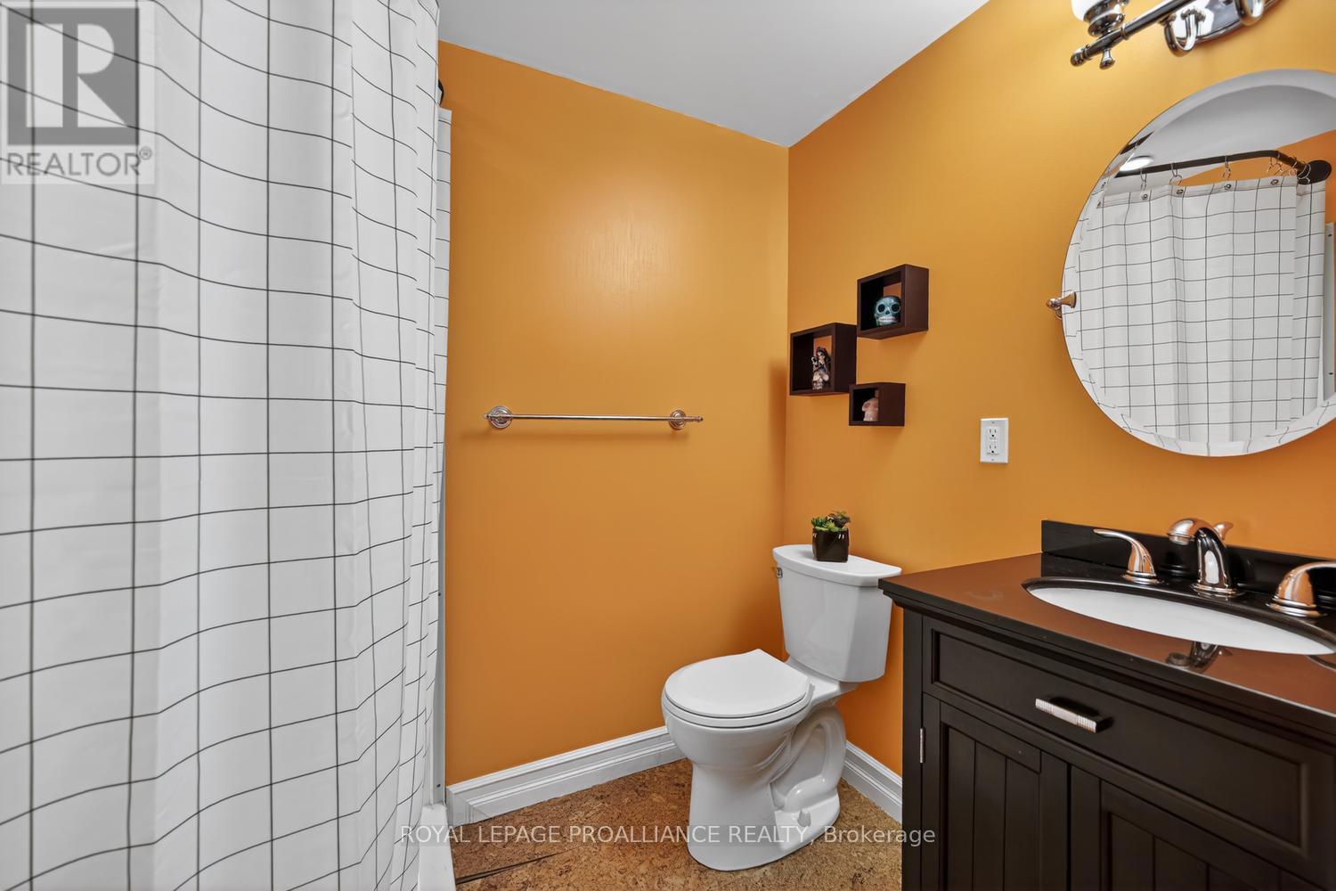 1014 CRESTWOOD DRIVE - 32