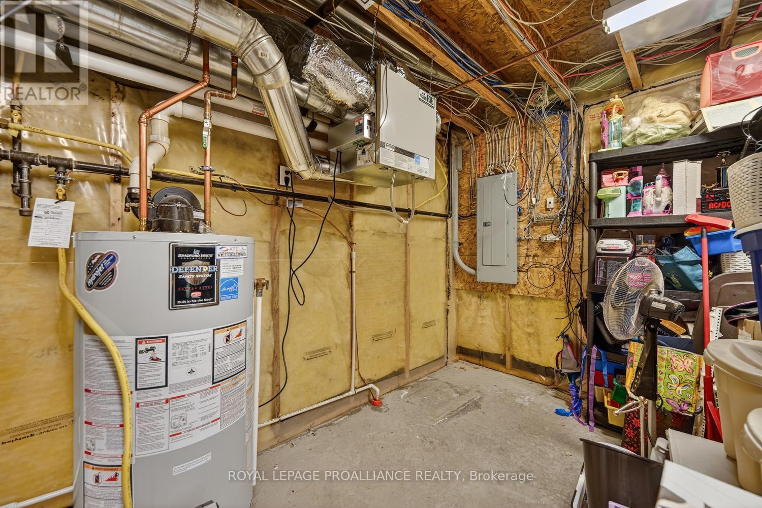 1014 CRESTWOOD DRIVE - Image 33