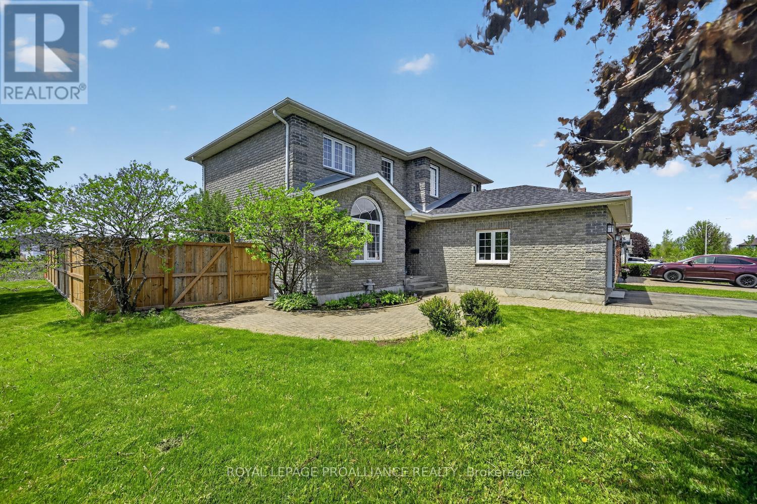 1014 CRESTWOOD DRIVE - Image 36