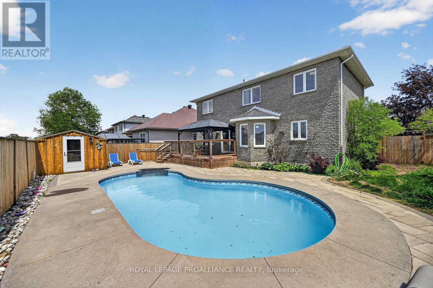 1014 CRESTWOOD DRIVE - 39