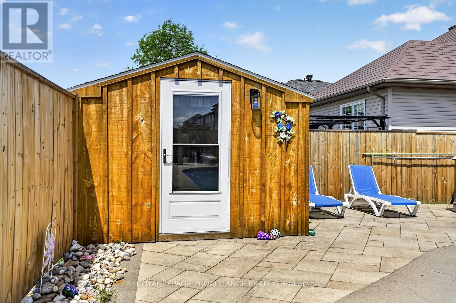 1014 CRESTWOOD DRIVE - 42