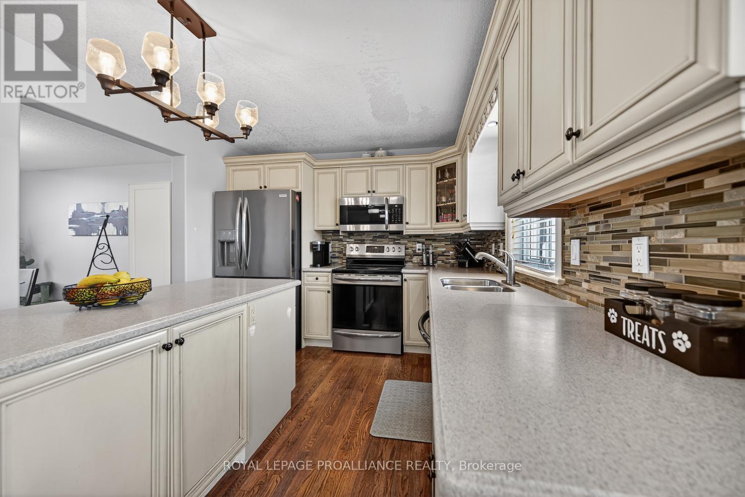 1014 CRESTWOOD DRIVE - 8