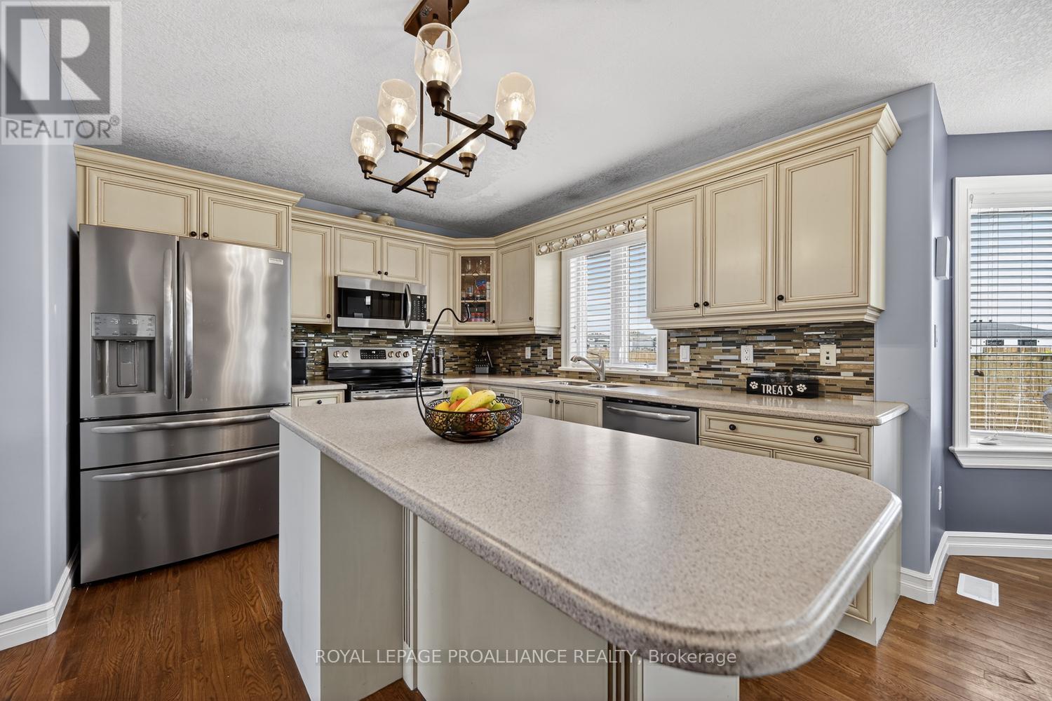 1014 CRESTWOOD DRIVE - 9