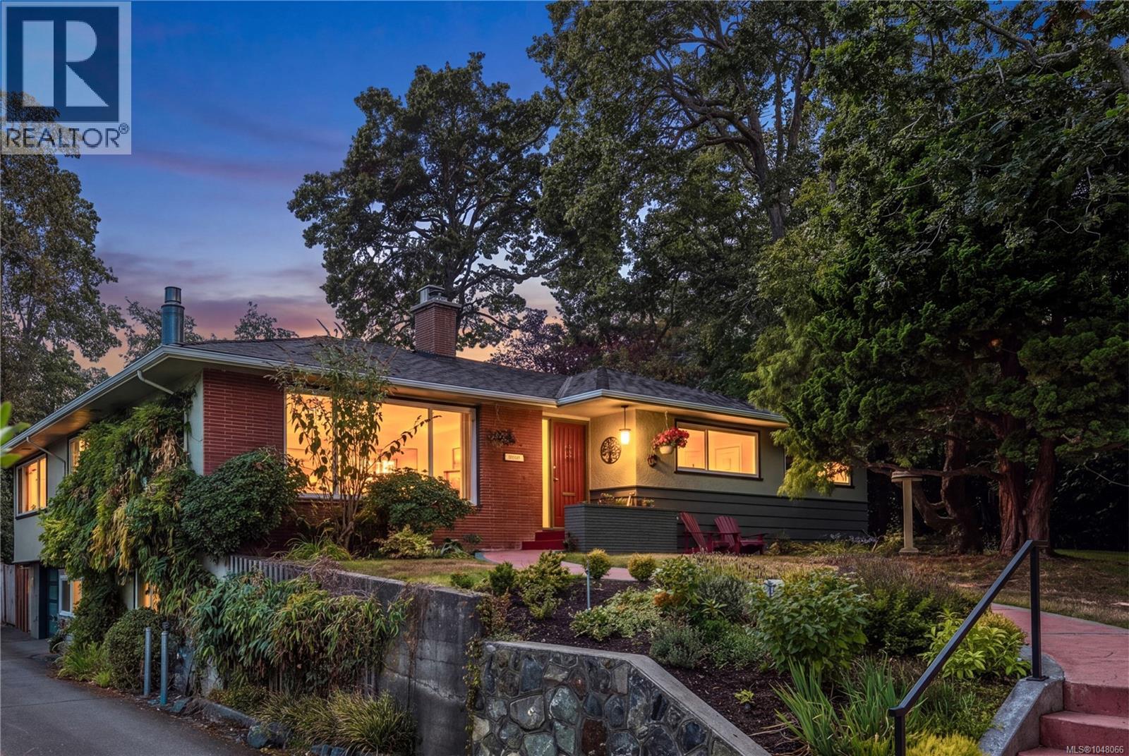 2083 Renfrew Rd - 1