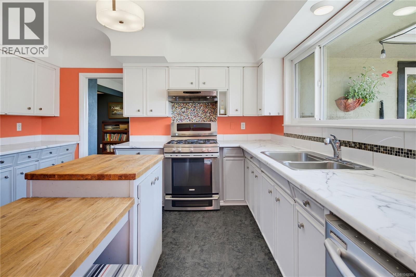 2083 Renfrew Rd - 12