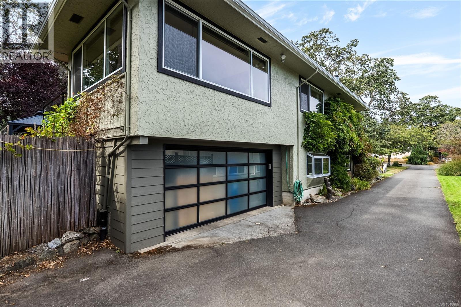 2083 Renfrew Rd - 33