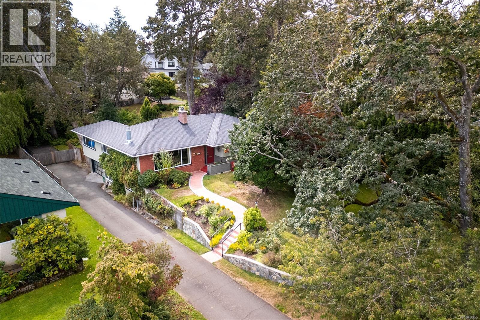 2083 Renfrew Rd - Image 6
