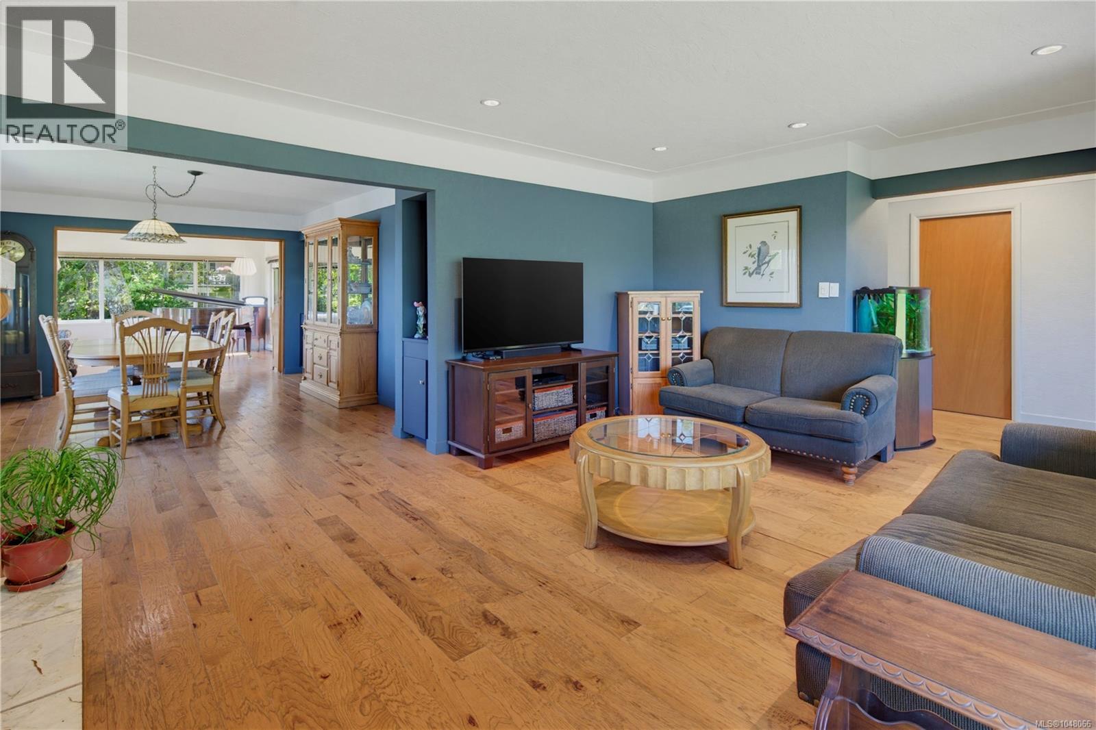 2083 Renfrew Rd - Image 8