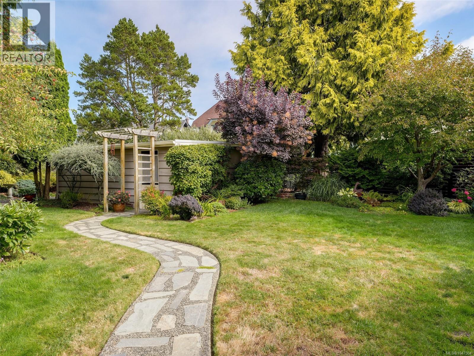 2568 Margate Ave - Image 16