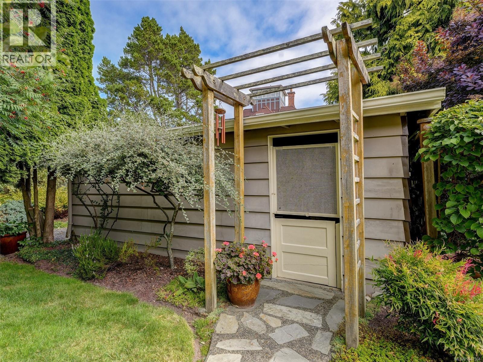 2568 Margate Ave - 17