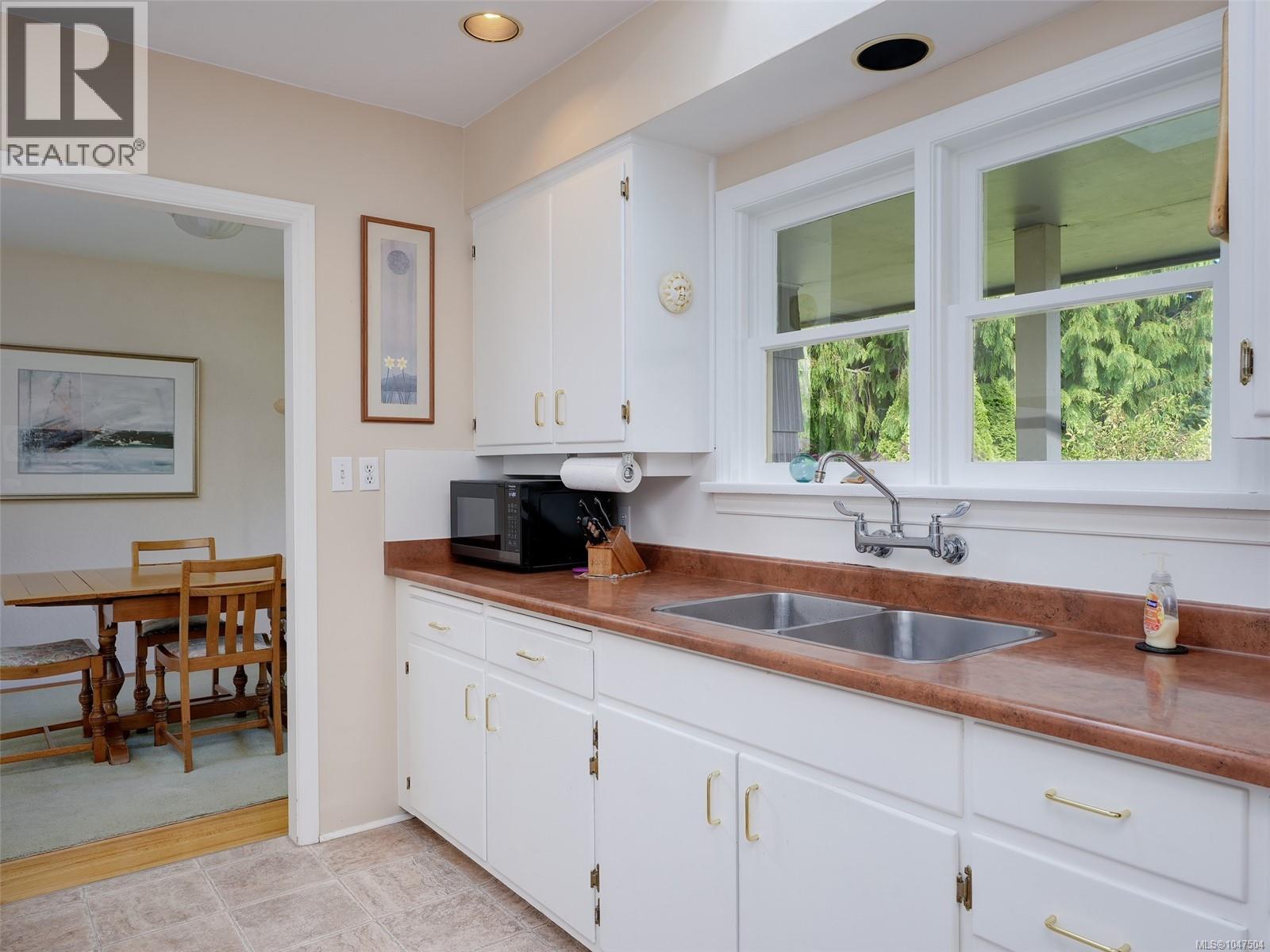 2568 Margate Ave - 5